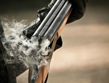 Δράμα: Ηλικιωμένος πυροβόλησε και σκότωσε διαρρήκτη χρυσοχοείου